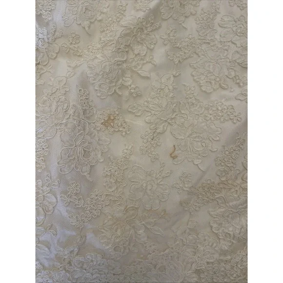 Paloma Blanca  Lace Sleeveless Wedding Dress  Small - Picture 3 of 8
